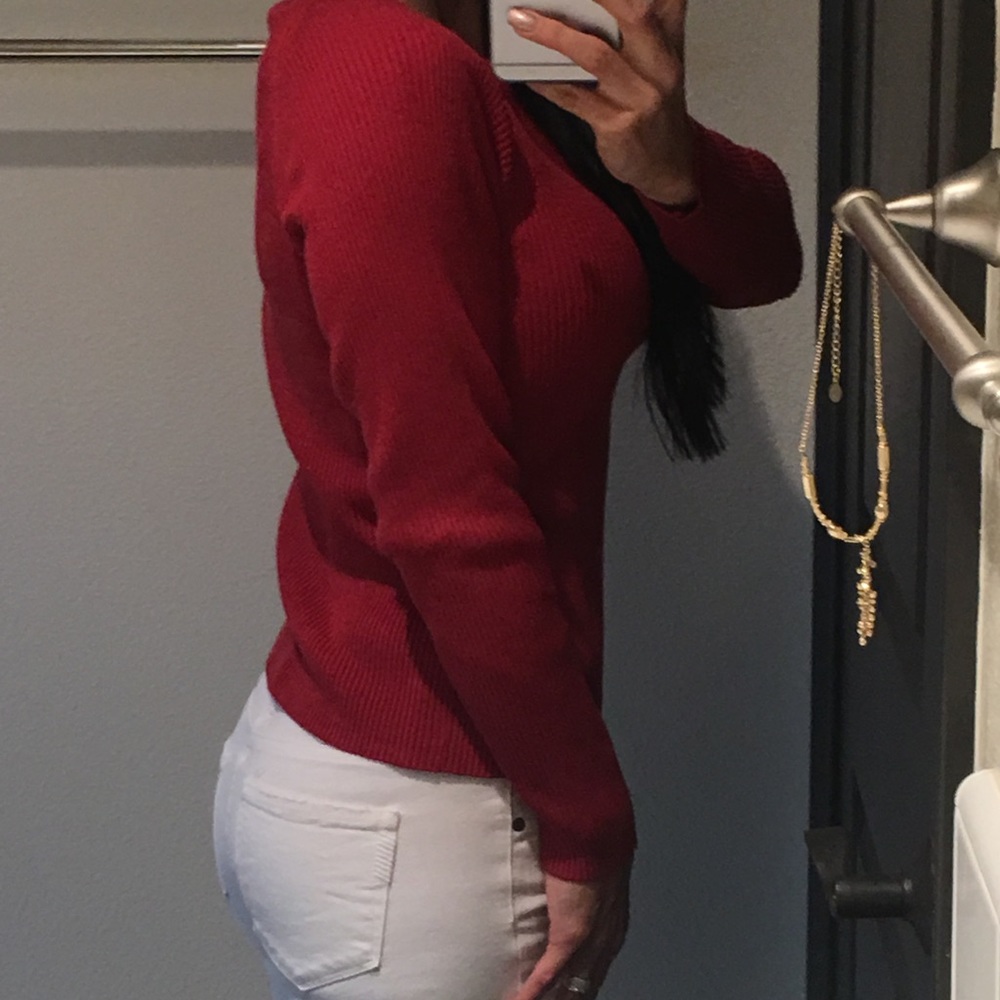 Red Splendor! Size Medium sweater - Picture 2 of 4